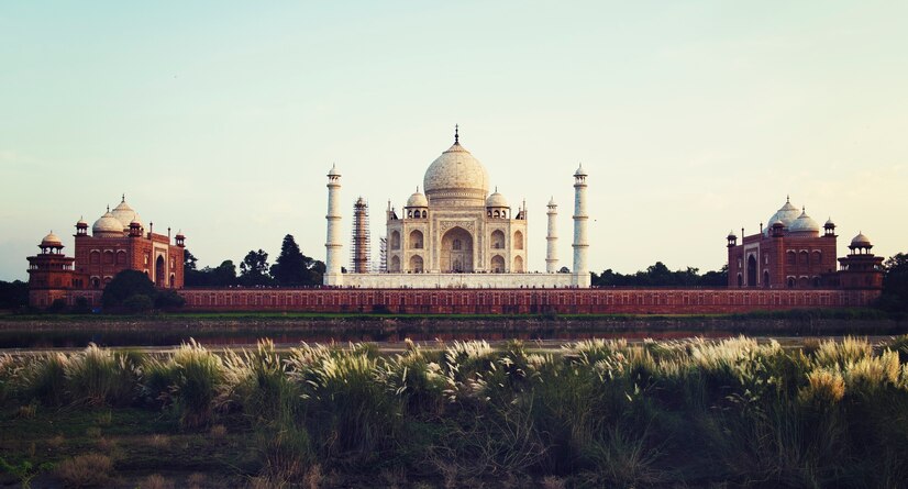 Know about Taj Mahal Timings, Tips, Tickets Price, and Transportation-01