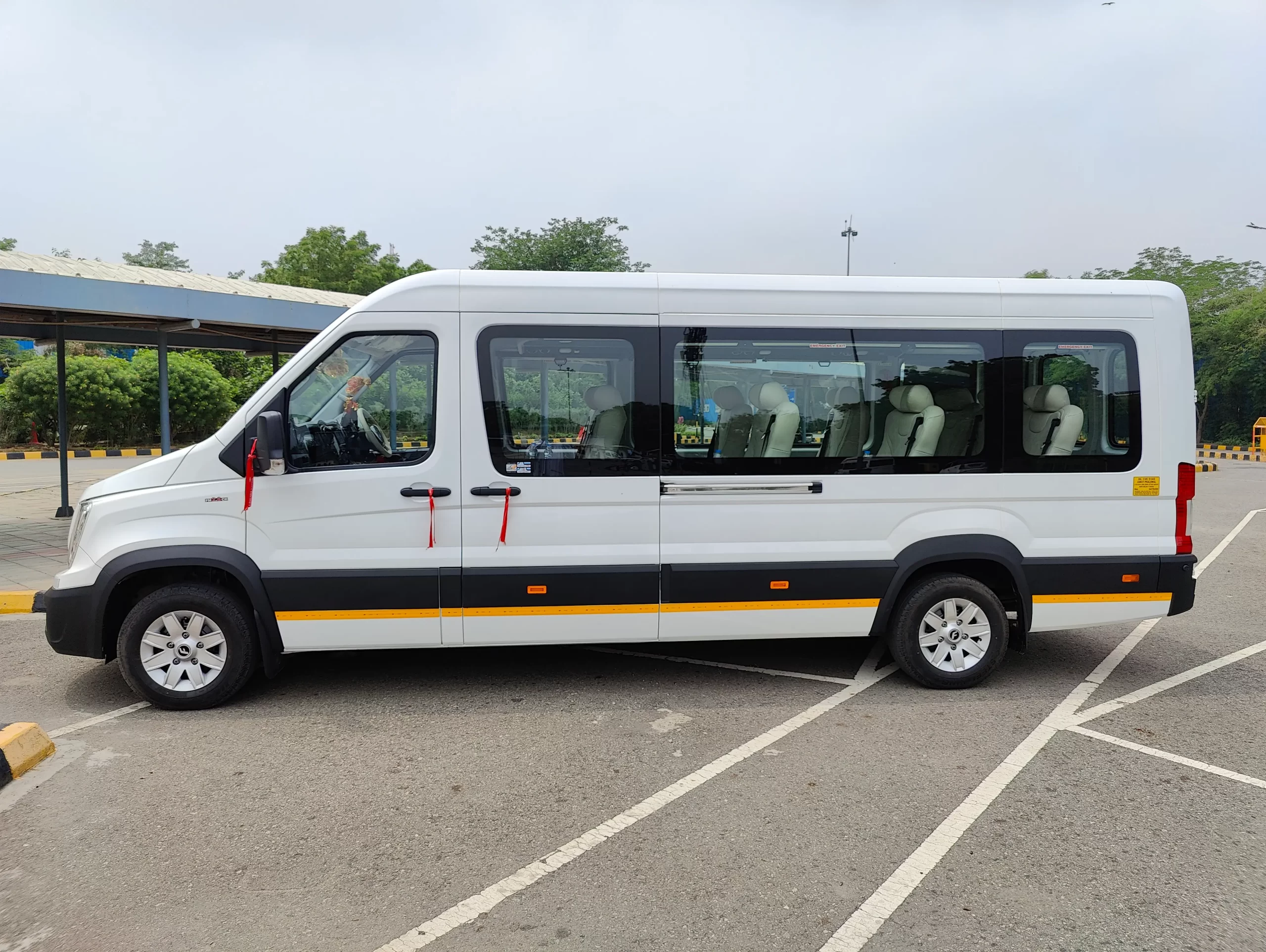 Tempo traveller (Minivan)